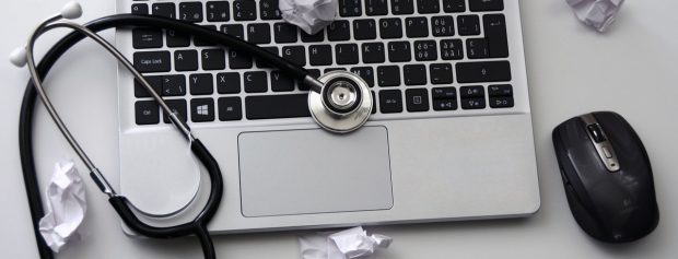 A gyógyító internet? – a cenzúrázatlan online média mellékhatásai